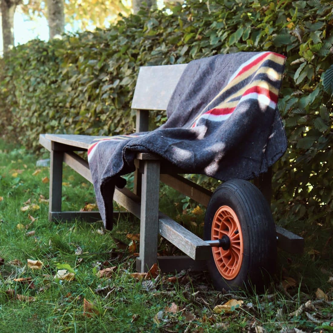 Weltevree wheelbench with cool campfire blanket