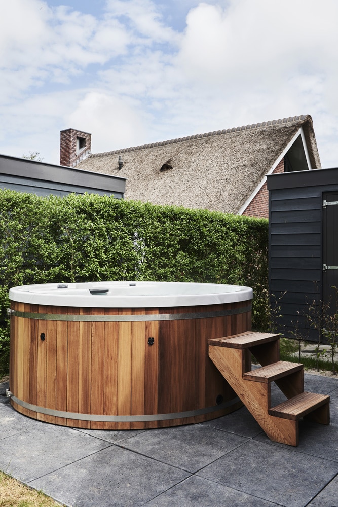 Enrichissez votre jardin avec une baignoire de bien-être électrique !