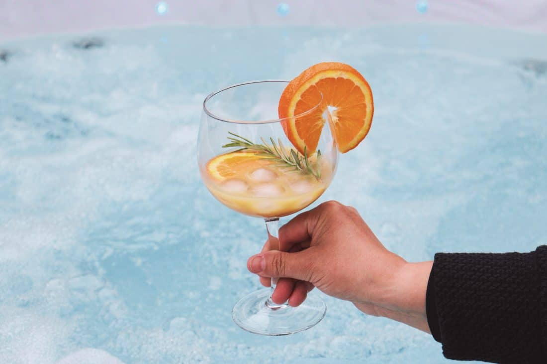 Cheers! Lovely bubbling in the Tub with a healthy mocktail