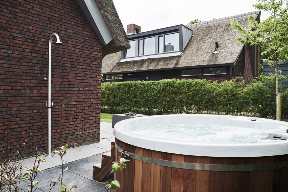 Maak je Wellness tuin compleet met een luxe buitendouche