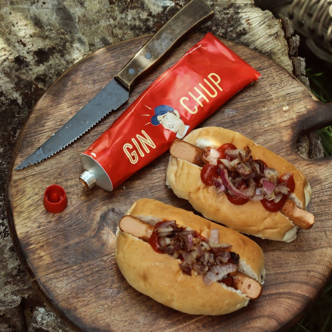 Abgetrennte Finger auf einem Brötchen