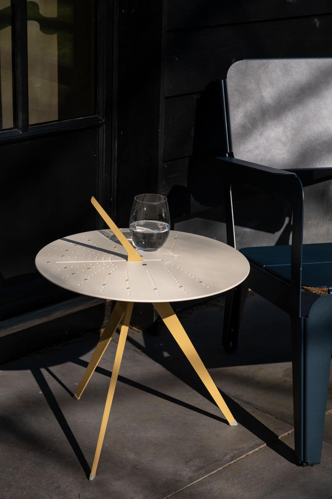 Experience time in a way that is meaningful to you with the Weltevree Sundial Table