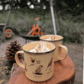 Emaille vogel mok met warme chocolademelk en slagroom VUUR LAB.
