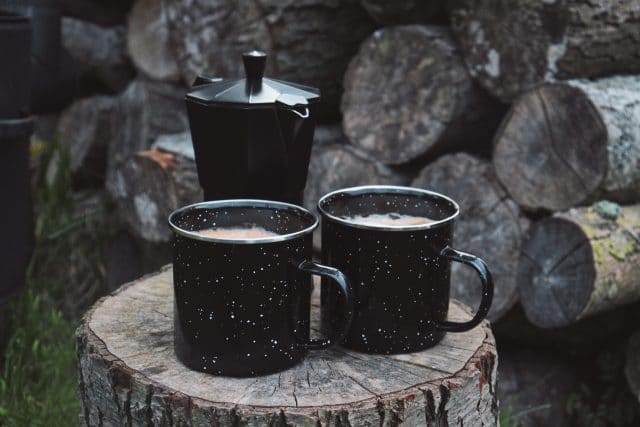 Préparez le plus savoureux des cafés de camping avec ce percolateur.