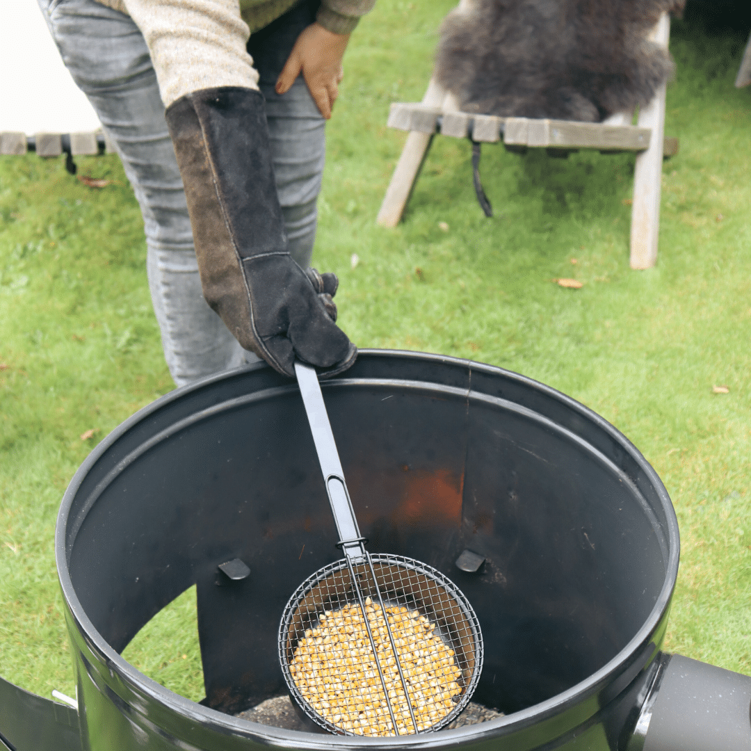 Popcorn making VUUR LAB. outdoor cooking stove