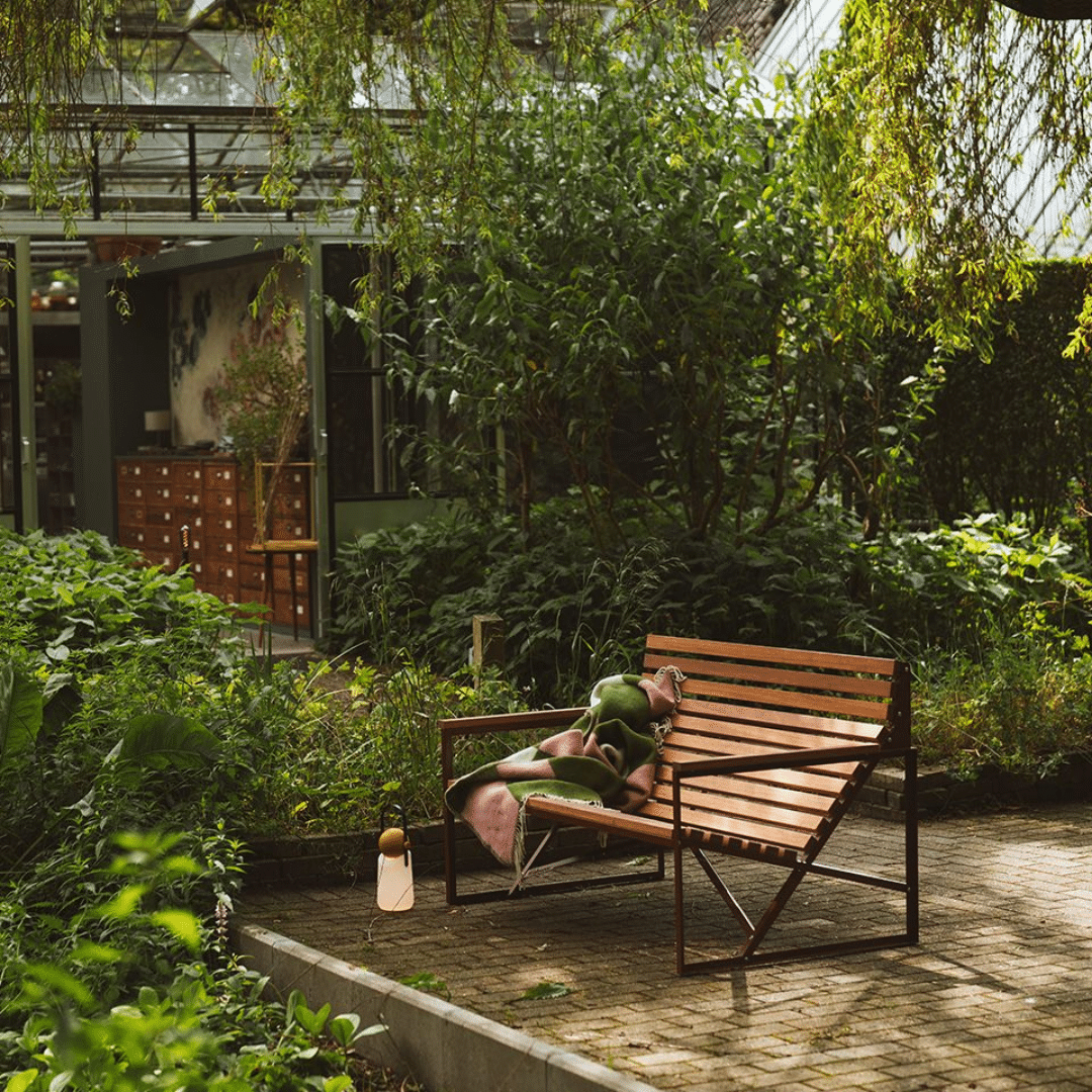 Patio bench gepoedercoate tuinbank met eucalyptushout