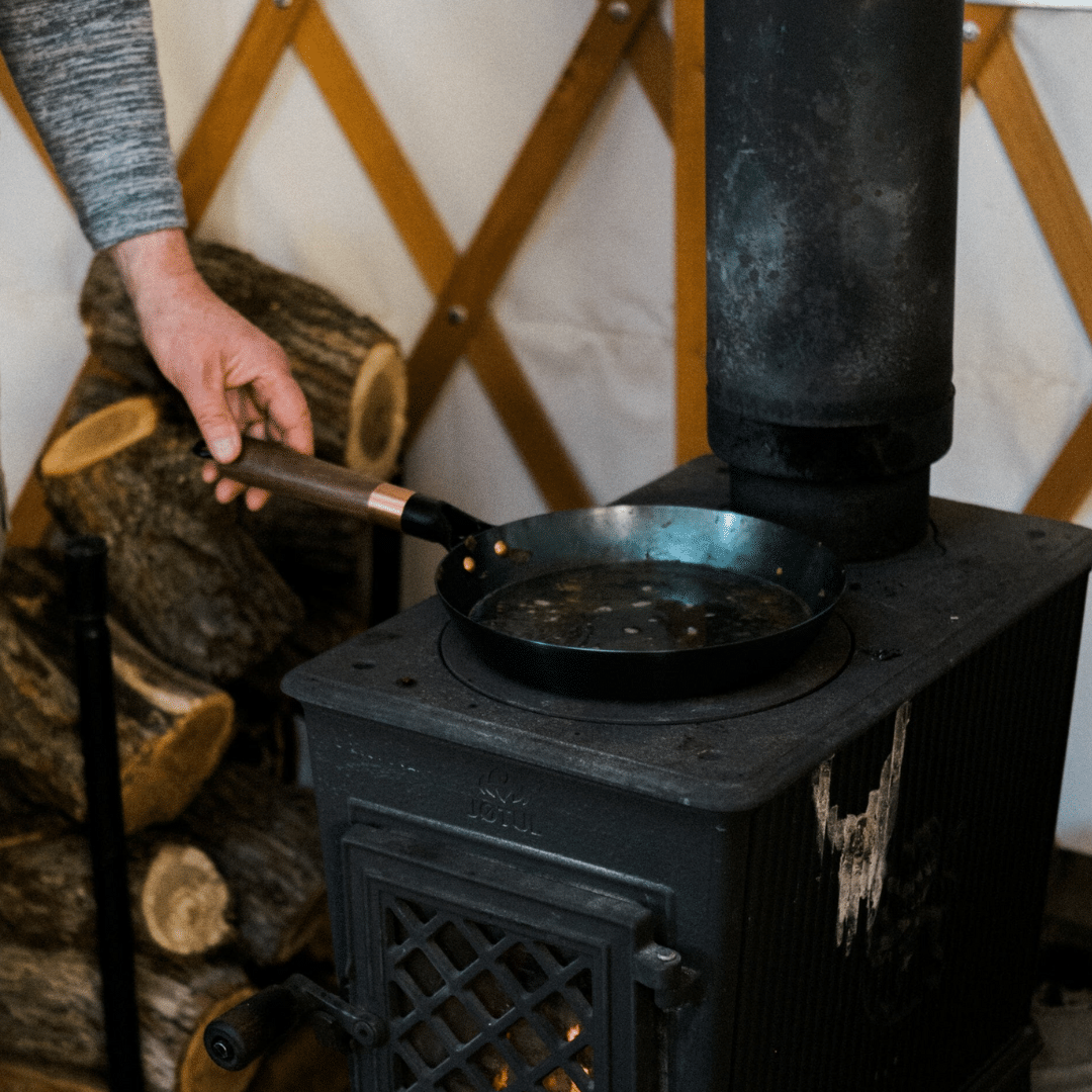 Ces magnifiques poêles à frire en acier au carbone vous permettent de cuisiner en toute commodité.