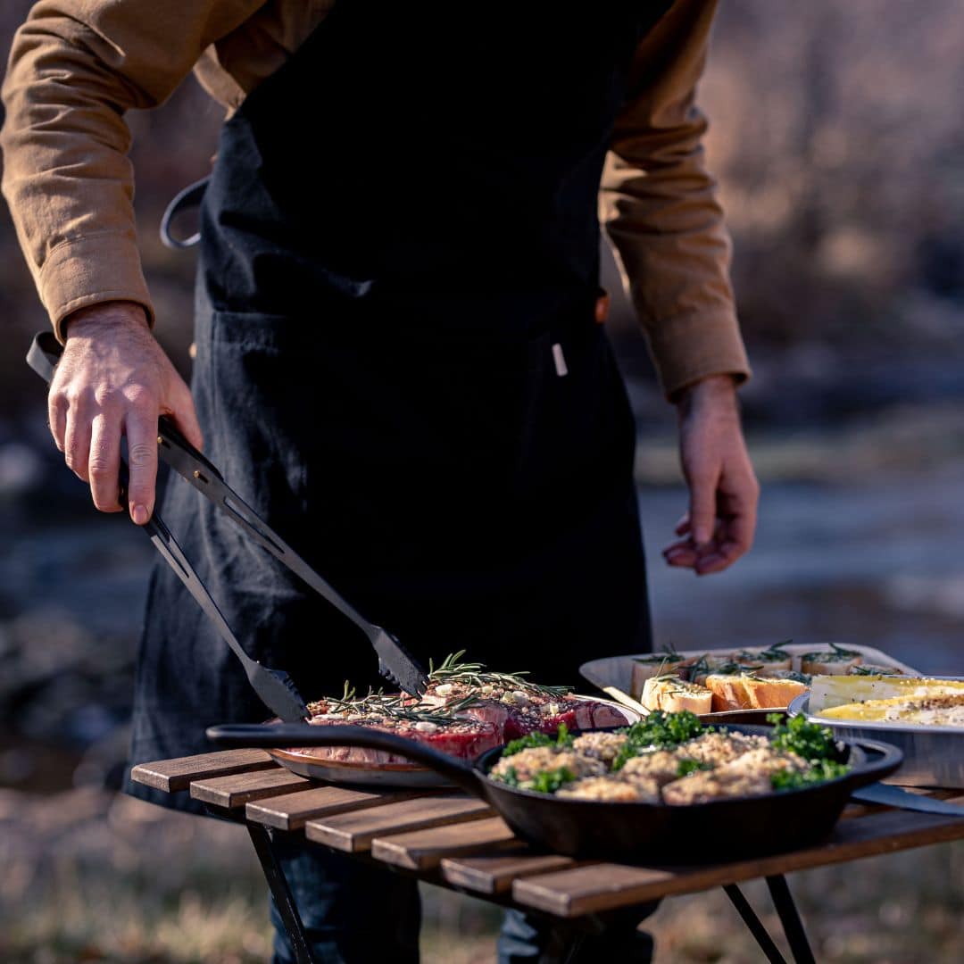 Buiten koken wordt nog makkelijker met deze cowboy grill tang!