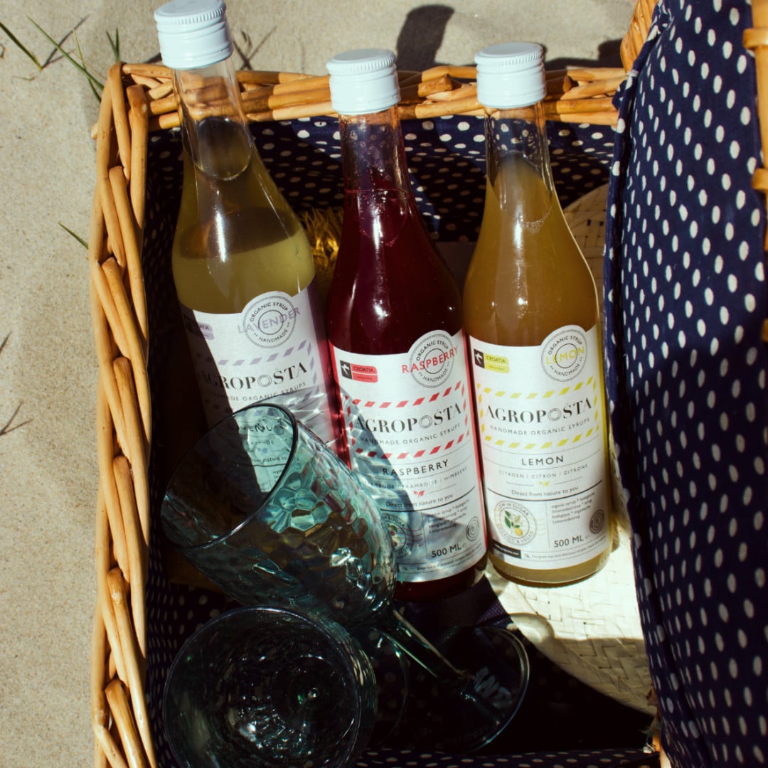 Syrups in picnic basket