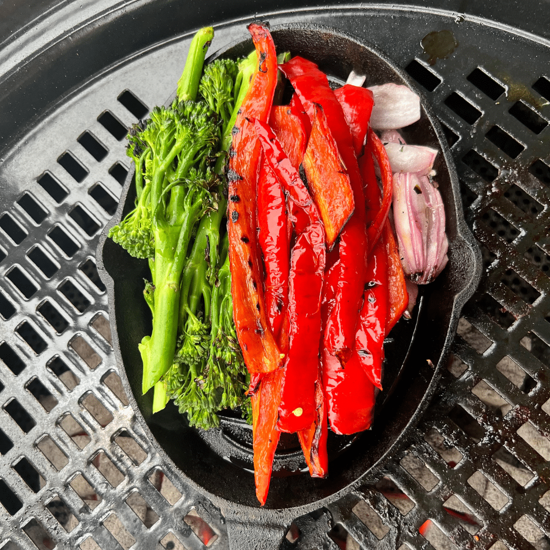 Bimi en rode paprika in de cast iron grillpan