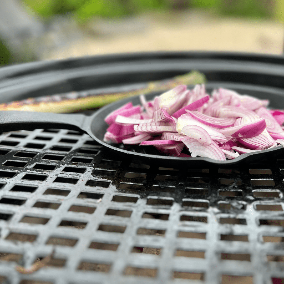 Cast Iron grill pan 24 x 19 x 2 cm op het grillrooster