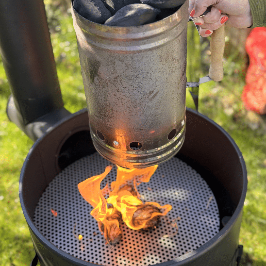 BBQ buiten kookkachel met brikettenrooster