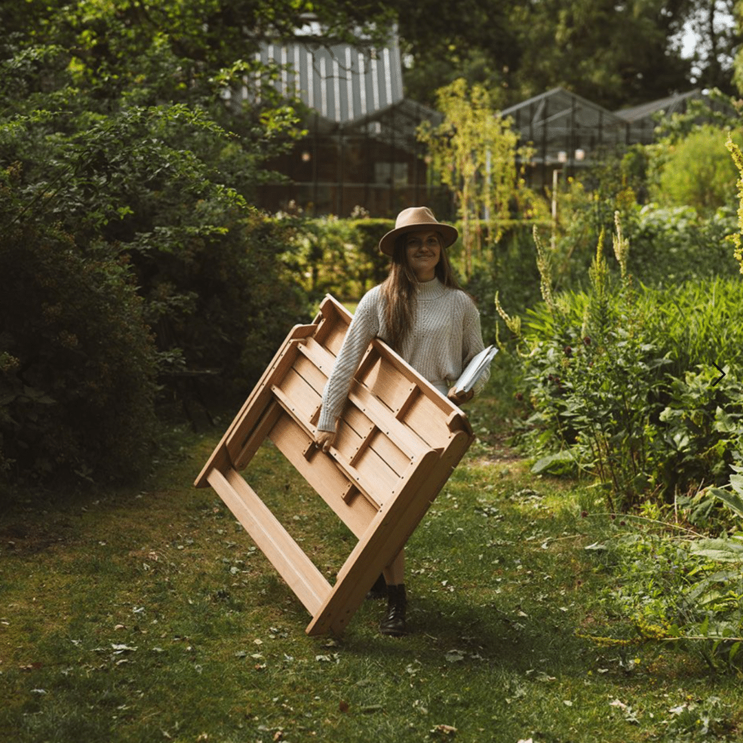 Folding picnic table opgevouwen