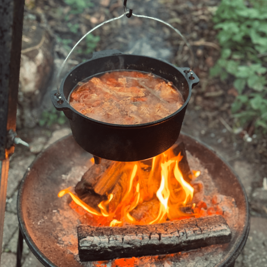 Pulled Chicken in Dutch oven 10" Pulled Chicken in Dutch oven 10"