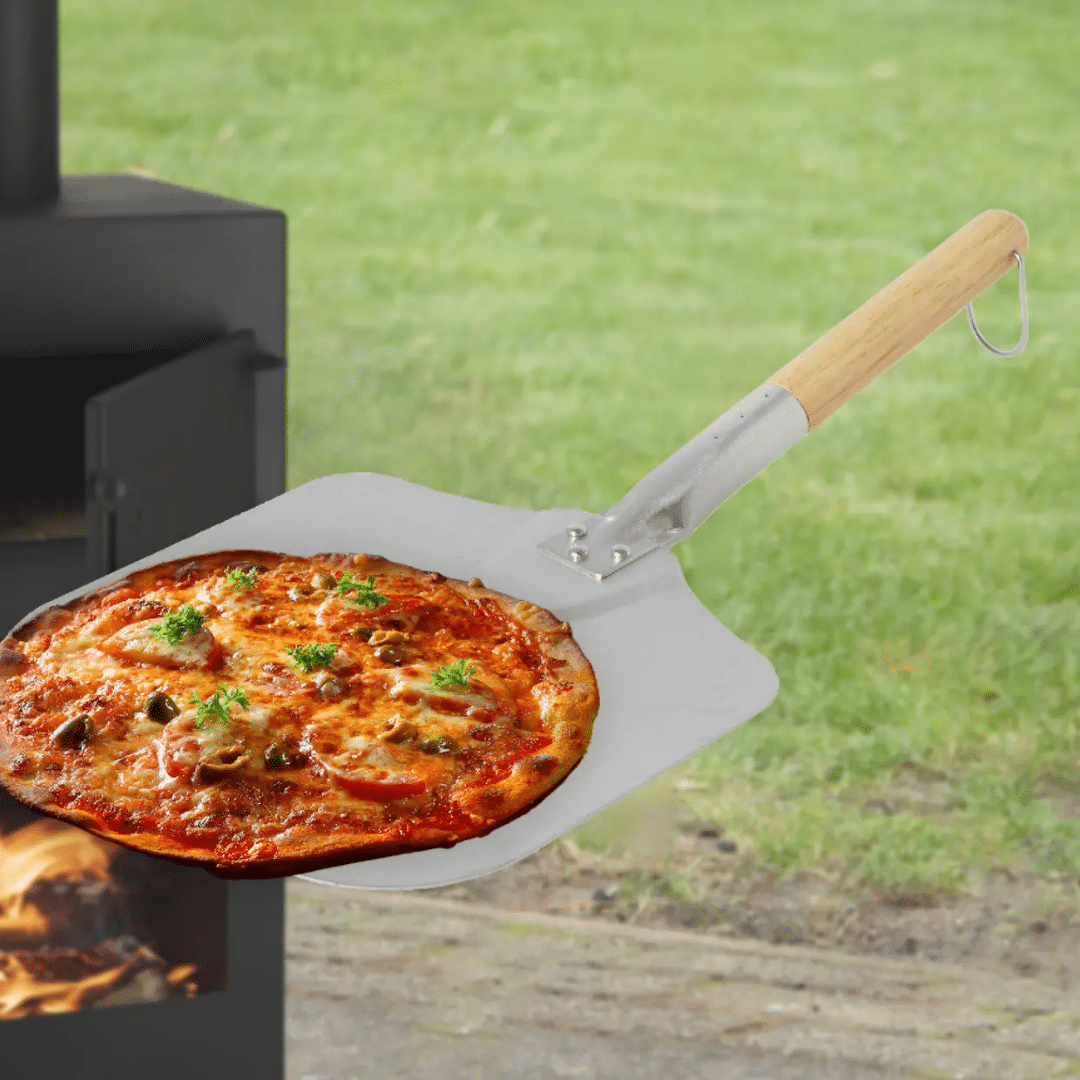 pizzaschep met pizza erop pizzaschep met pizza erop