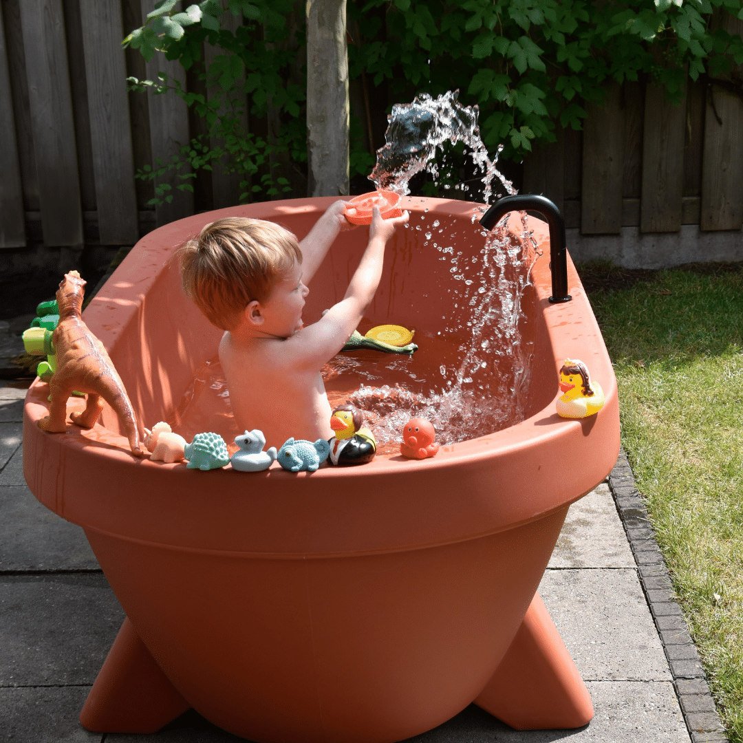 Gardentub Terracotta avec robinet enfant noir jouant