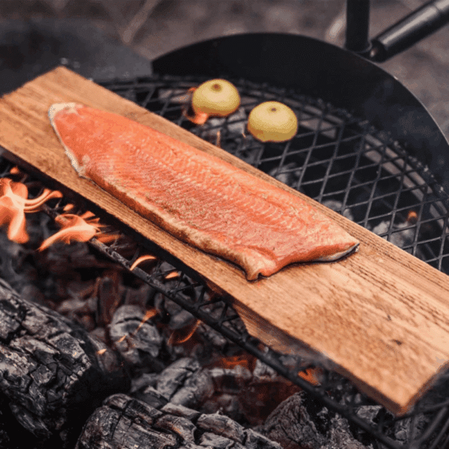 Cowboy Fire Pit Grill Grate 30" met zalm