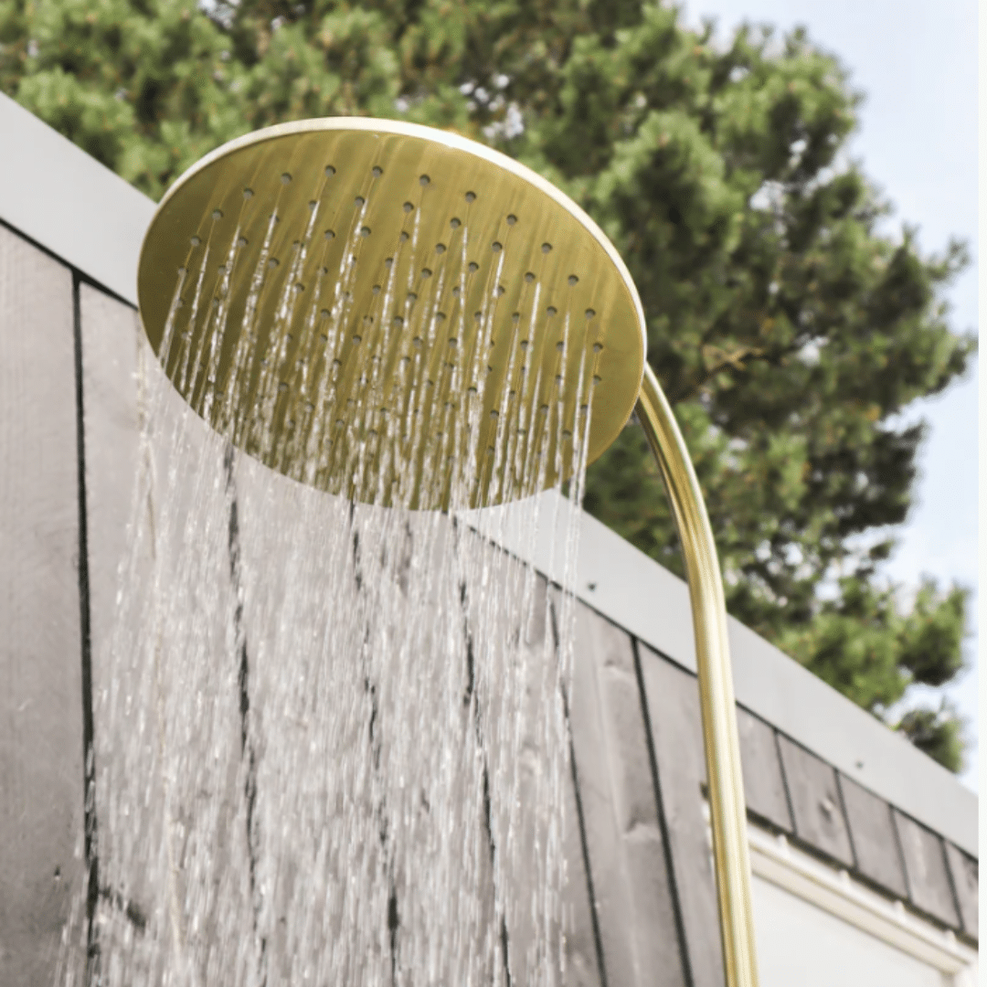 Gardentub douche goud stromend water