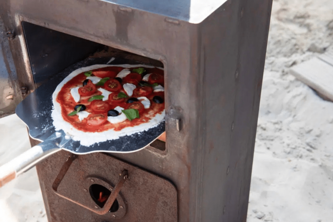Pizza bakken in een mooie outdoor oven!