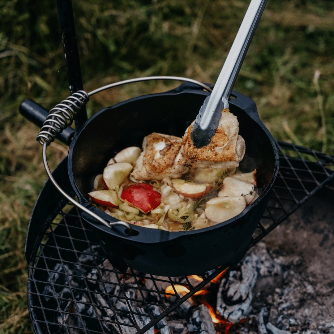 Cast iron dutch oven Barebones cowboy grill small