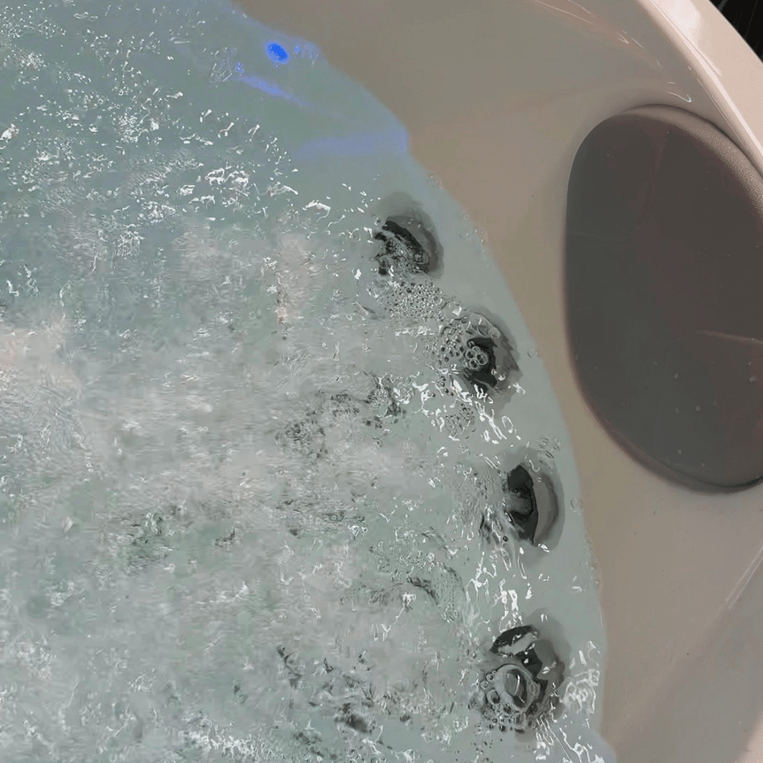 LOVESEAT Spa Welness Tub met jets aan hoofdkussen rechterkant