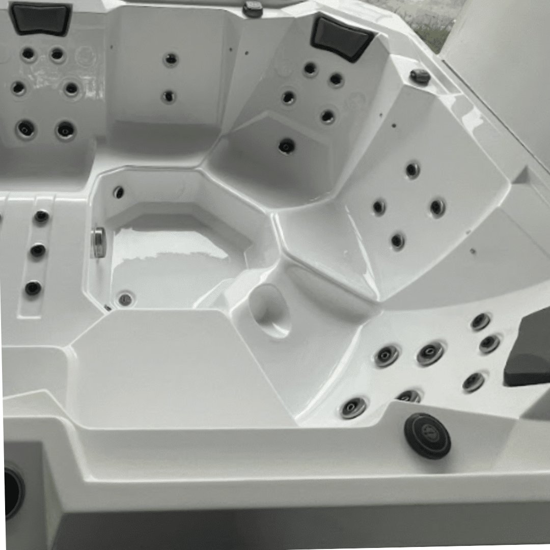 Ultimate Spa Wellness Tub 001 close up