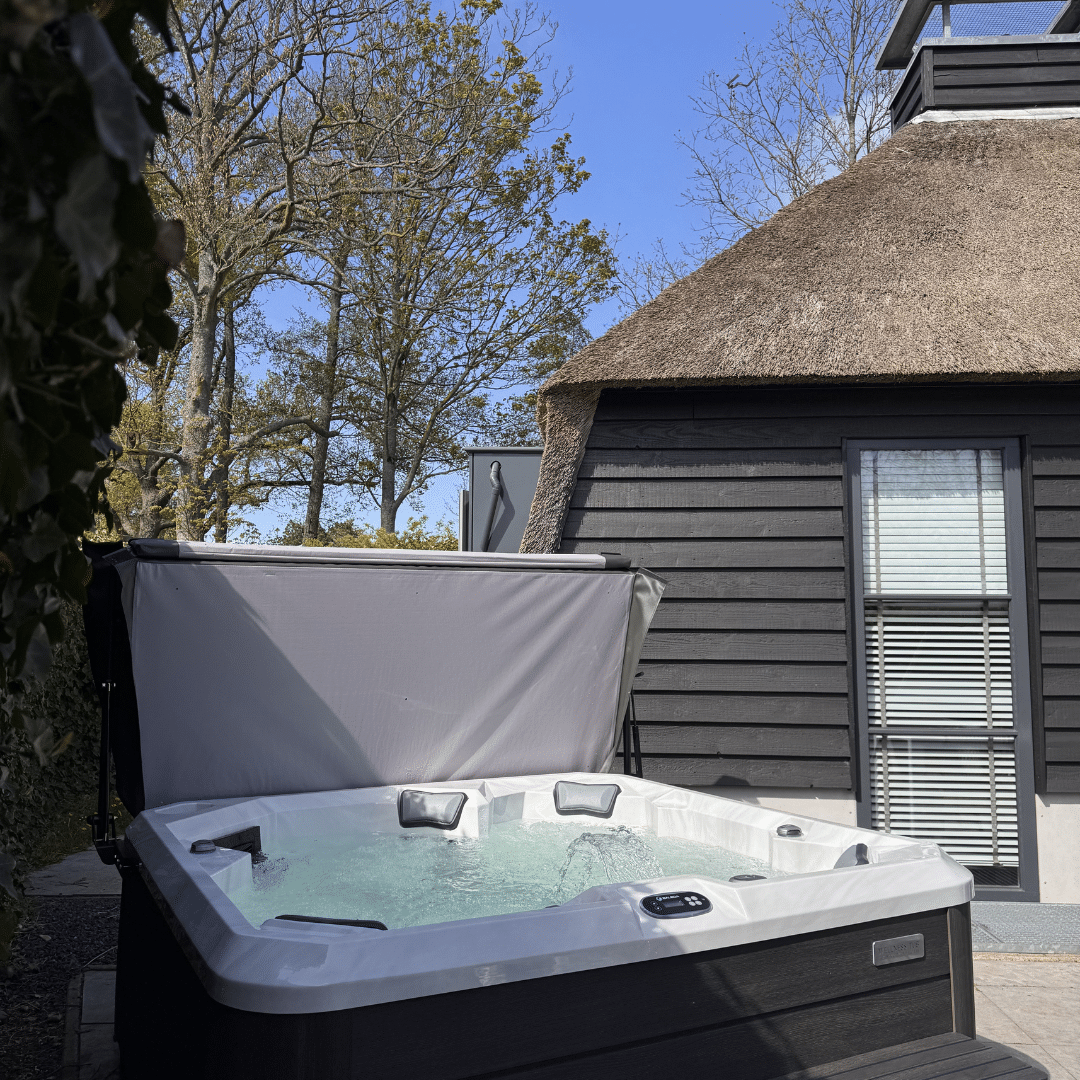Wellness Tub Ultimate Spa Eco 004 bij Weideduyn huisje 1 Schoorl