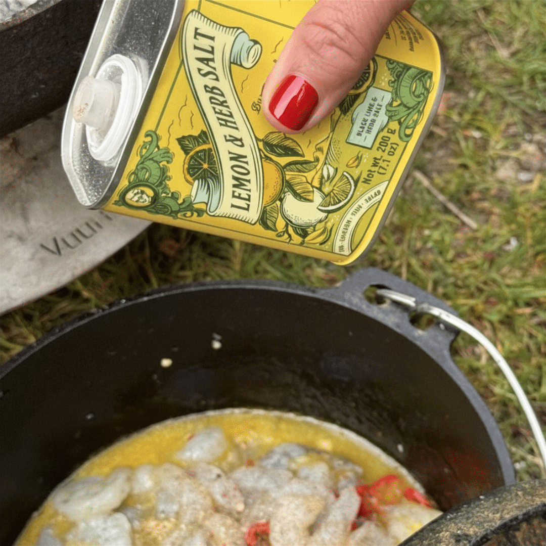 Dutch oven met gamba's en funnky ouma kruiden Dutch oven met gamba's en funnky ouma kruiden