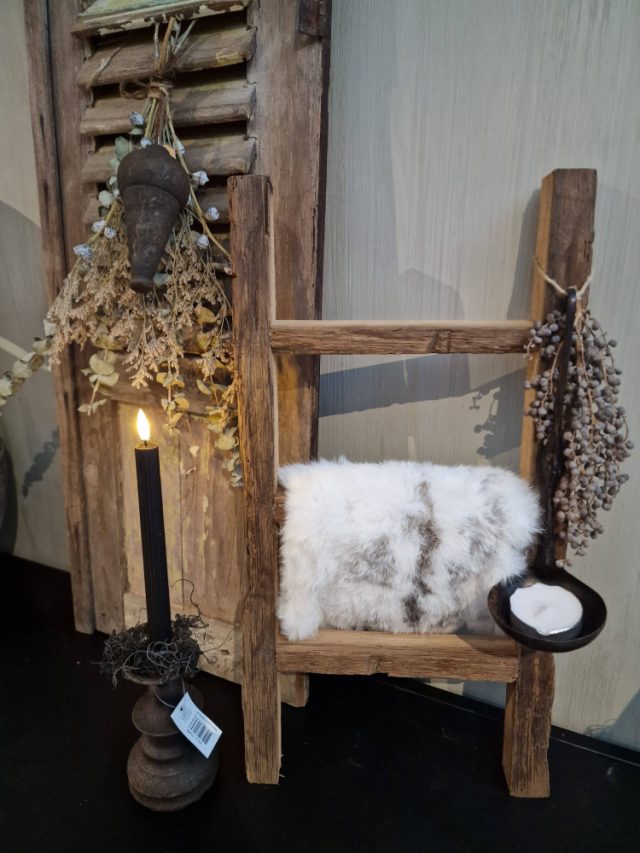 Decoratief Oud Eiken Trapje