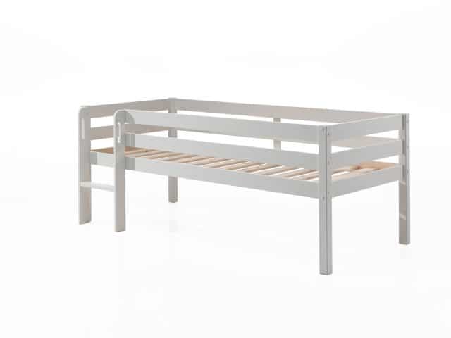 Deze Pino Combinatie Bestaat Uit Een Witte Pino Halfhoogslaper Met Ladder Een Pino Set Van 3 Laden En Een Pino Hangtablet