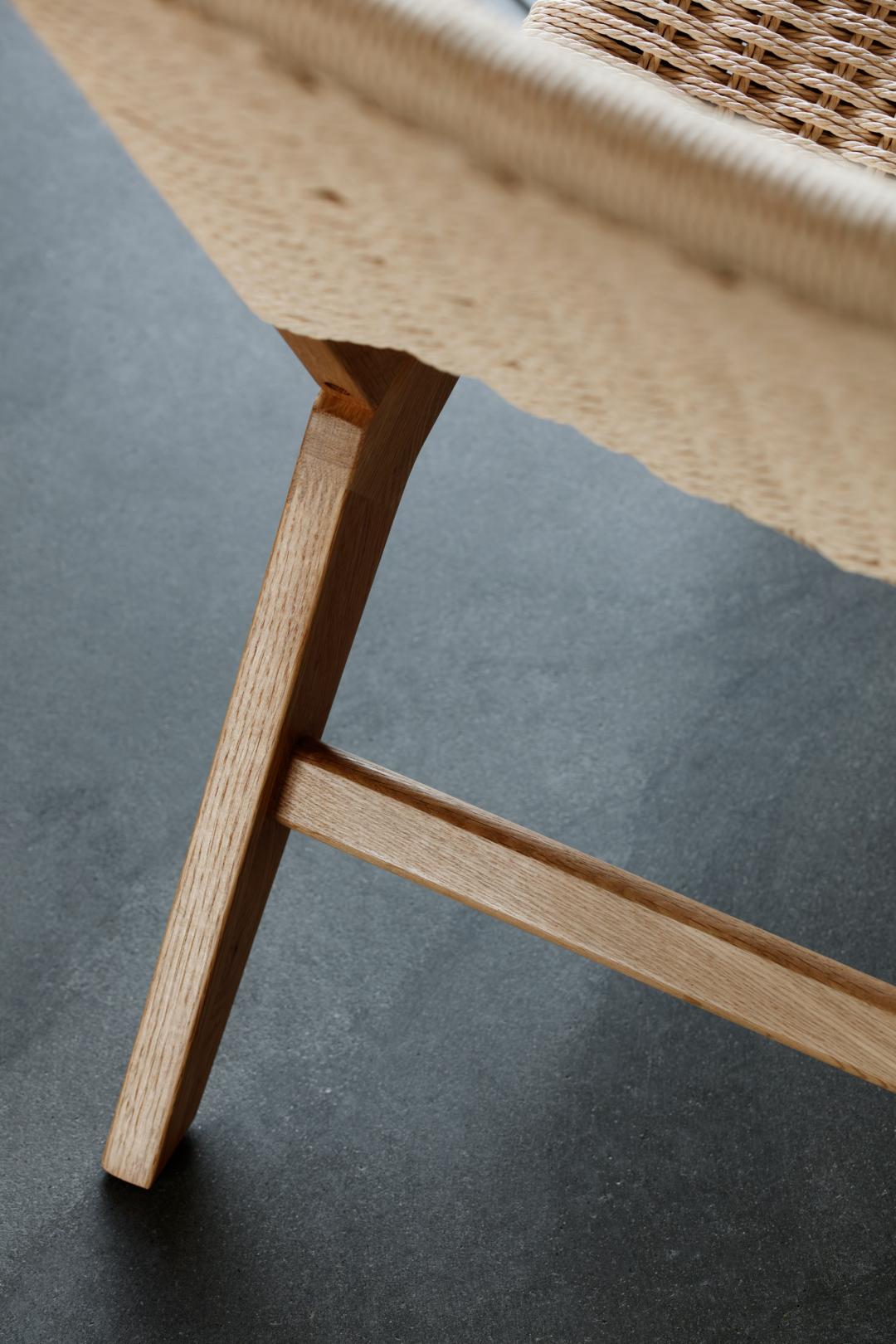 Loungestoel Carson 8211 Beige Vlechten 8211 Eiken Gelakt Loungestoel Carson 8211 Beige Vlechten 8211 Eiken Gelakt