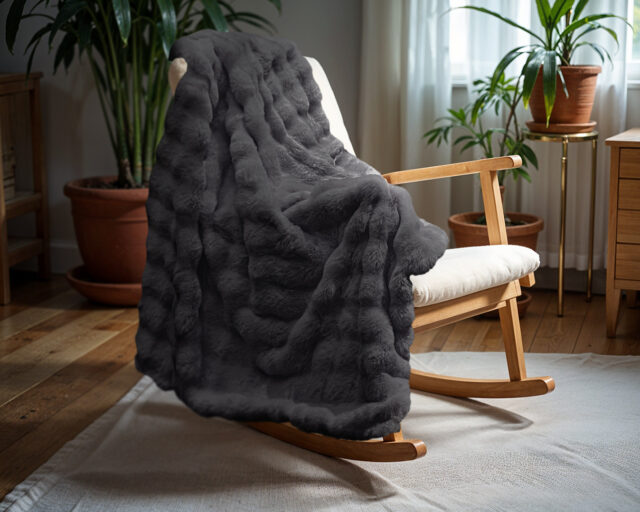 Pom Konijnenbont Plaid Antraciet 150 X 200