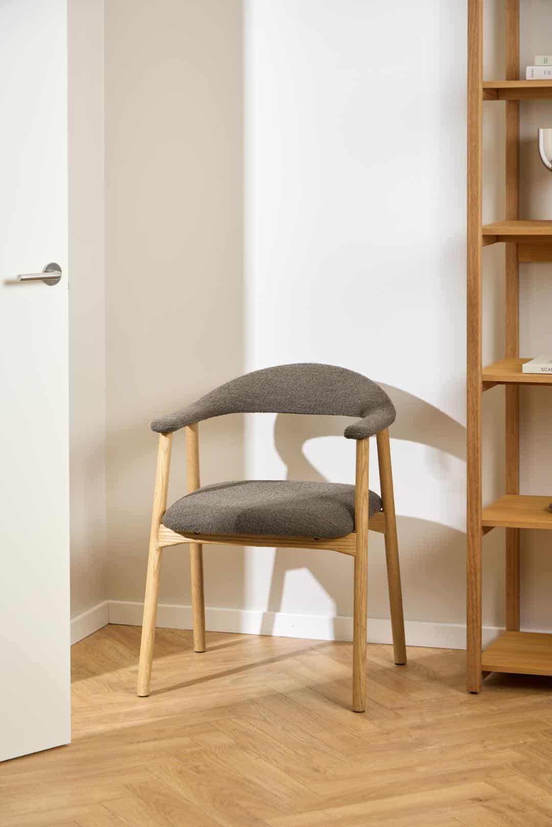 Eetkamerstoel Addi 8211 Stof Monza Taupe 8211 Geolied Eikenhout Minimale Bestelling 2 Stuks