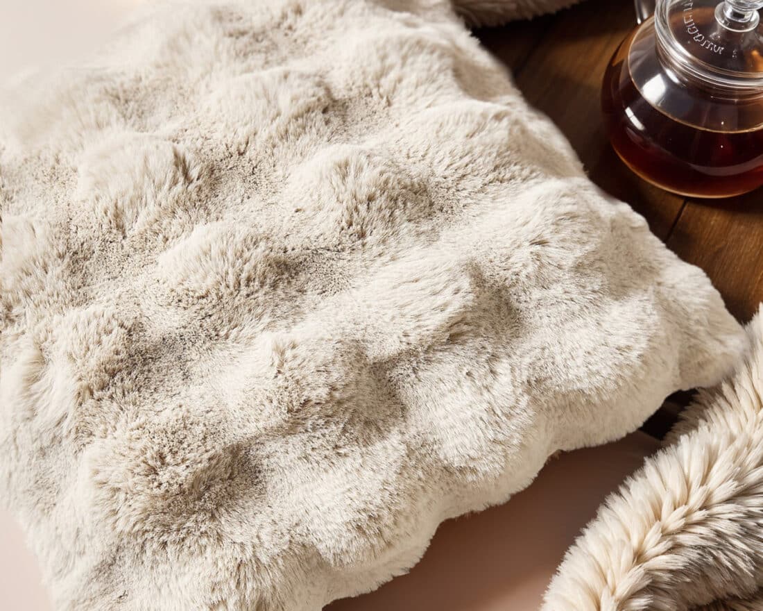 Sierkussen Pom Konijnenbont 8211 Beige 8211 50 215 50 Cm