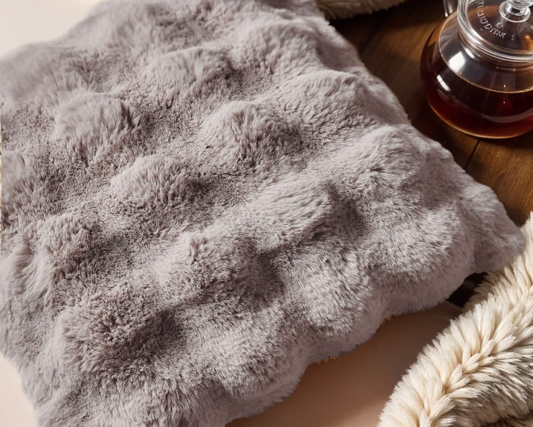 Sierkussen Pom Konijnenbont 8211 Taupe Roze 8211 50 215 50 Cm