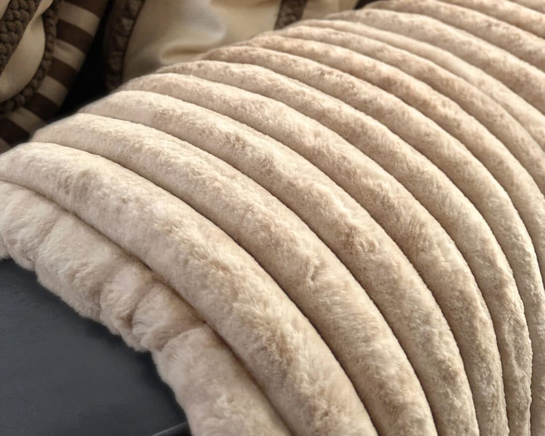 Pom Konijnenbont Plaid 8211 Zand 8211 150 215 200 Cm Pom Konijnenbont Plaid 8211 Zand 8211 150 215 200 Cm