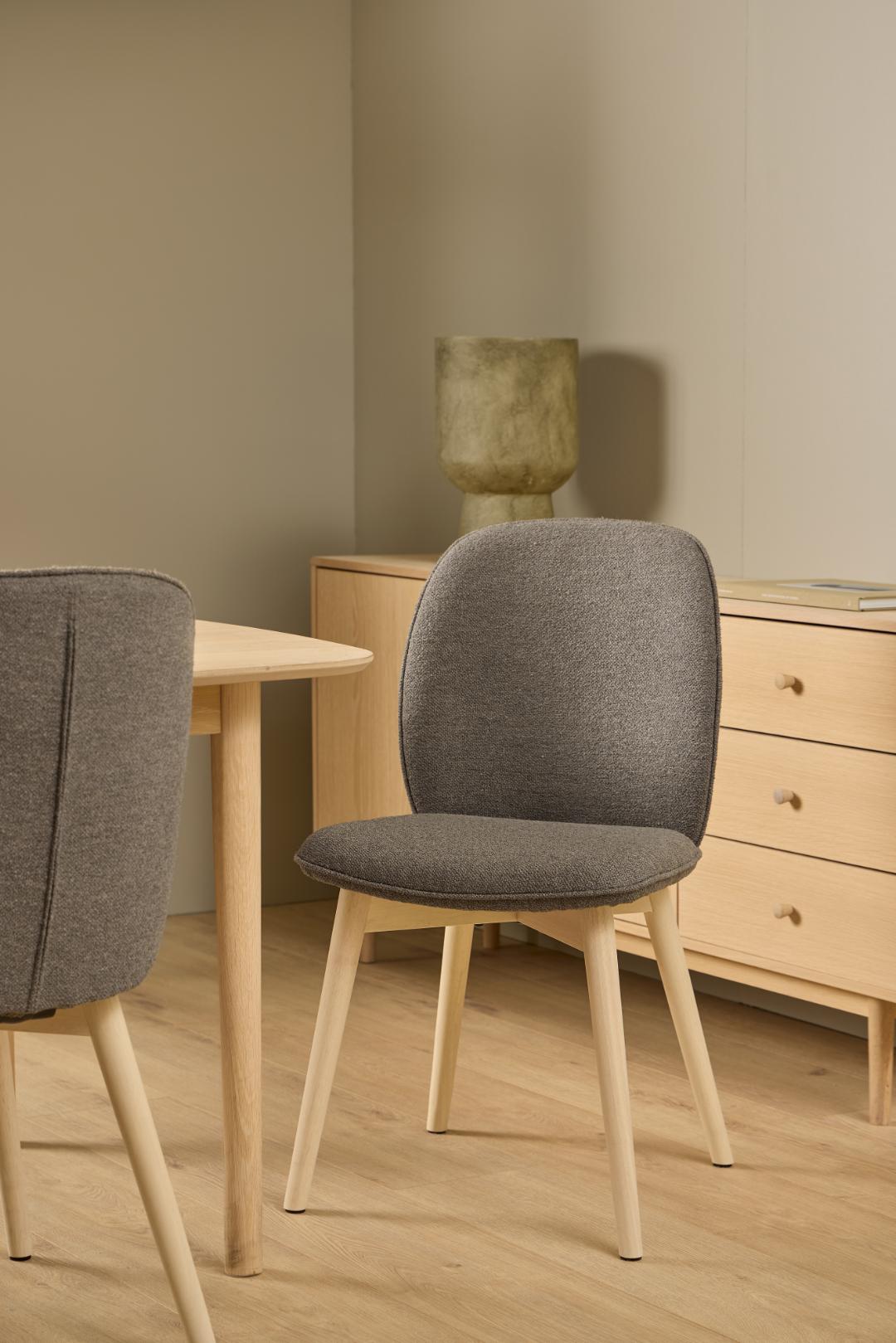 Eetkamerstoel Cindy 8211 Stof Monza Taupe 8211 Witgepigmenteerd Geolied Rubberwood Minimale Bestelling 2 Stuks