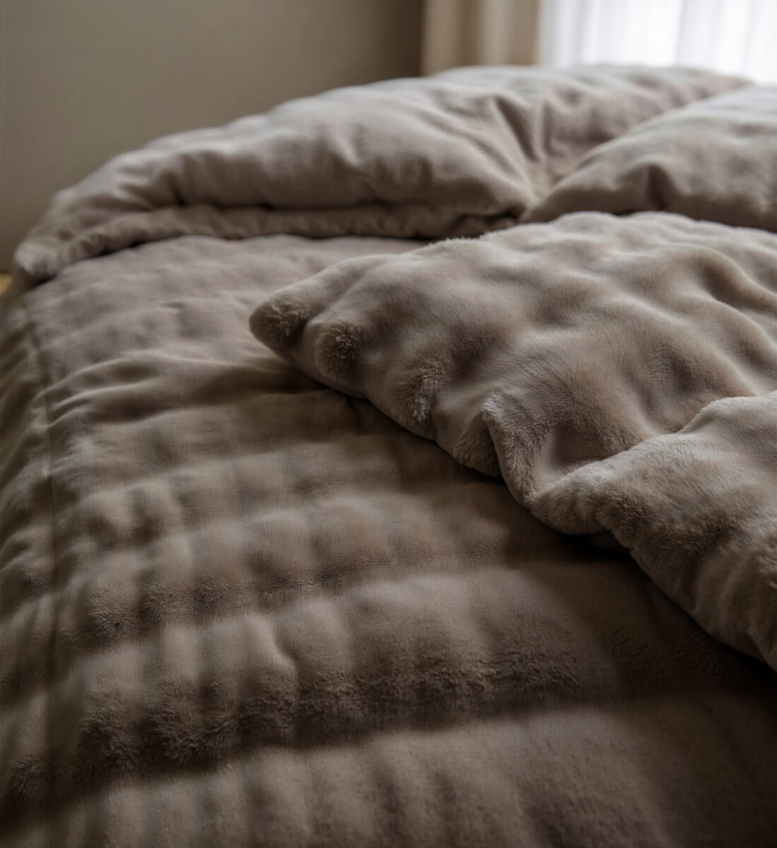 Pompon Taupe 240 X 220