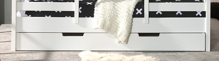 Deze Huisbedcombinatie Bestaat Uit Een Huisbed Een Gordijn En Een Bedlade