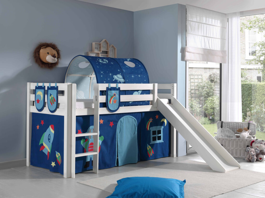 Deze Pino Combinatie Bestaat Uit Een Witte Pino Hoogslaper Met Glijbaan Een Speelgordijn Astro 3 Zakjes Astro En Een Tunnel Astro