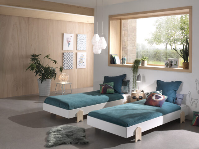 Deze Modulo Combinatie Bestaat Uit 2 Witte Modulo Bedden 90 X 200 Cm Met Massieve Poten In De Vorm Van Een Pijl