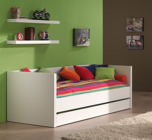 Deze Lara Combinatie In Wit Bestaat Uit Een Kajuitbed 90 215 200 Met Bijbehorend Rolbed 3 Deurs Kleerkast En 2 Hangplankjes