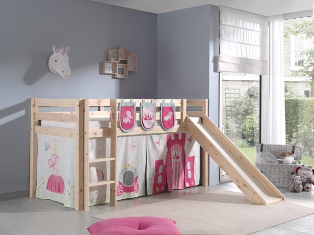 Deze Pino Combinatie Bestaat Uit Een Pino Hoogslaper Met Glijbaan In Natuurkleur Een Speelgordijn Princess En 3 Zakjes Princess