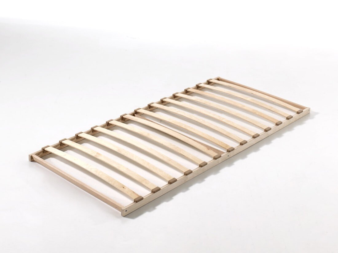 Deze Erik Combinatie In Wit Bestaat Uit Een Bed 90 215 200 Met Bijbehorende Lattenbodem Rolbed Nachtkastje En 3 Deurs Kleerkast