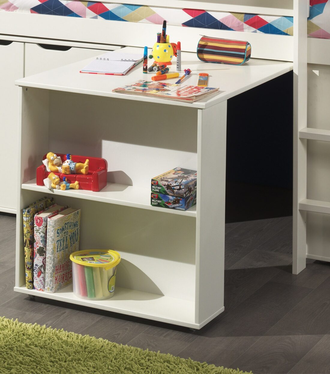 Deze Pino Combinatie Bestaat Uit Een Witte Pino Hoogslaper Een Pino Bureau Een Pino Kommode Met 4 Laden En Een Pino Hangtablet