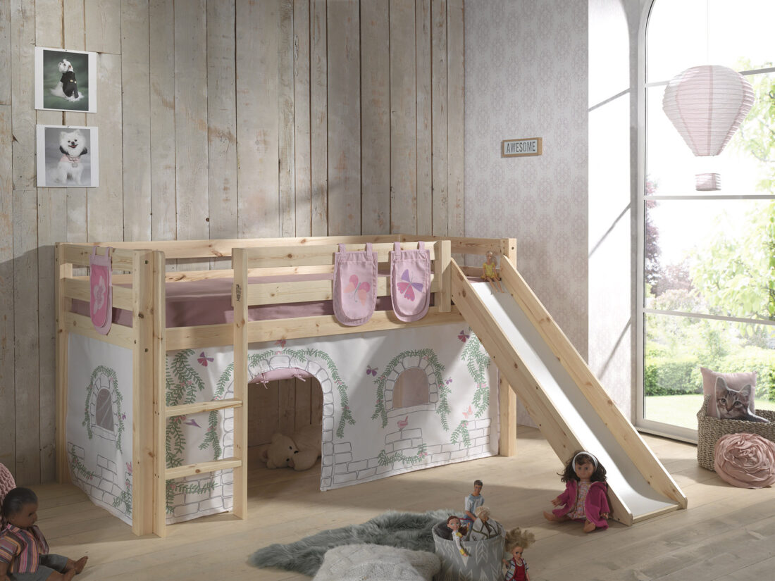 Deze Pino Combinatie Bestaat Uit Een Pino Hoogslaper Met Glijbaan In Natuur Een Speelgordijn Birdy En 3 Zakjes Birdy