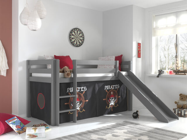 Deze Pino Combinatie Bestaat Uit Een Grijze Pino Hoogslaper Met Glijbaan En Een Speelgordijn 8216 Piraten 8217